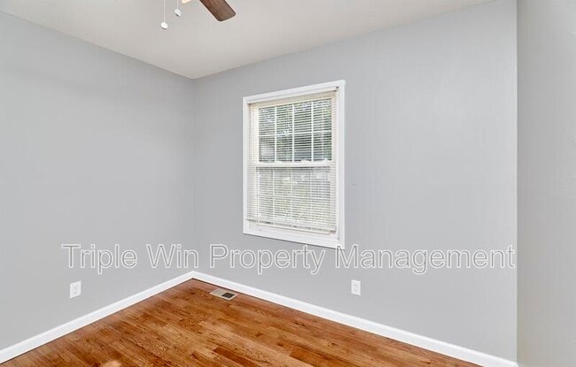 Building Photo - 1405 Willowbrook Dr