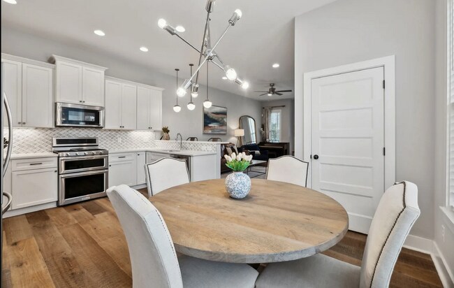 Building Photo - "Experience Nashville Charm: Spacious 3-Bed, 3.5-Bath Retreat on Byrum Avenue!" Fenced Back Yard!