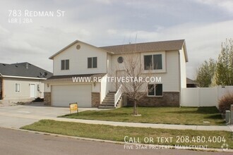 Building Photo - Spacious 4 Bedroom Home With Large Yard! V...