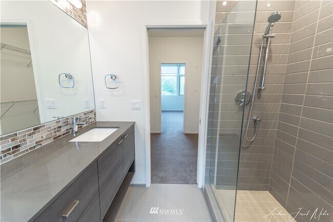 Building Photo - 3Bd/2.5Ba Seattle Townhome