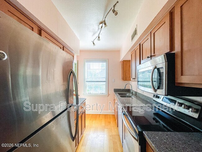 Building Photo - 1550 Palm Ave