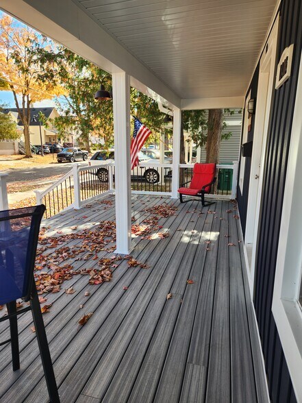 Large front porch - 1016 S Franklin St