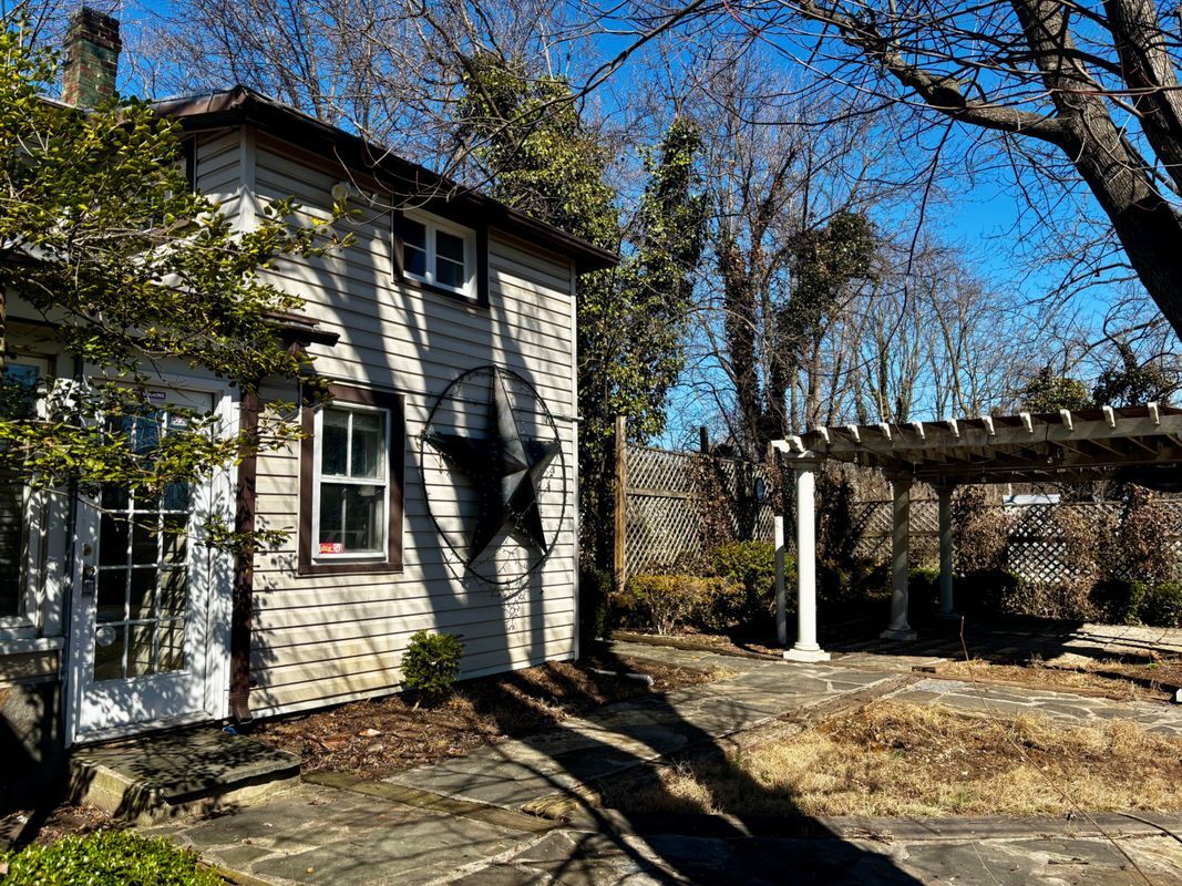 Building Photo - 8122 John Mosby Hwy