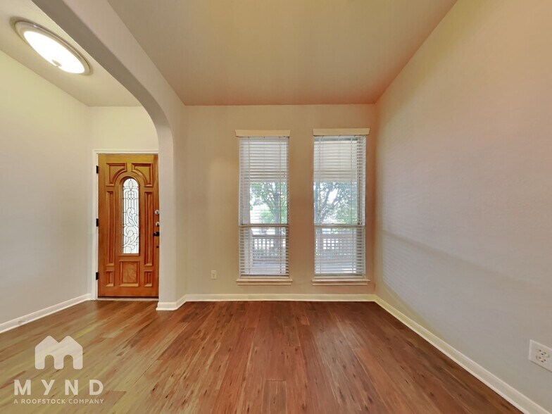 Building Photo - 8009 Levata Dr
