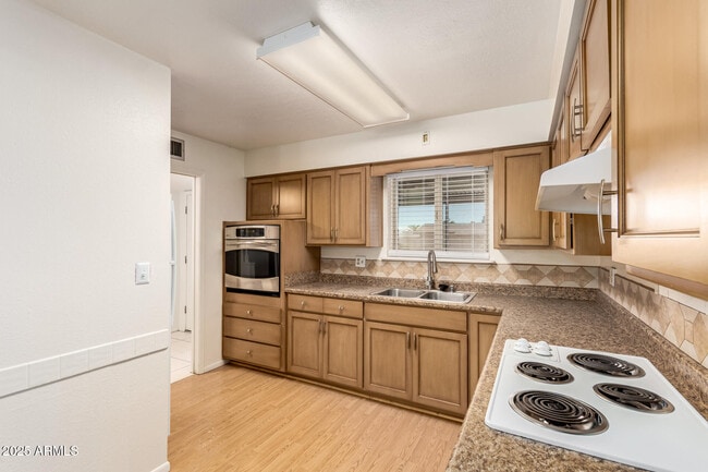 Building Photo - 6224 E Dallas St