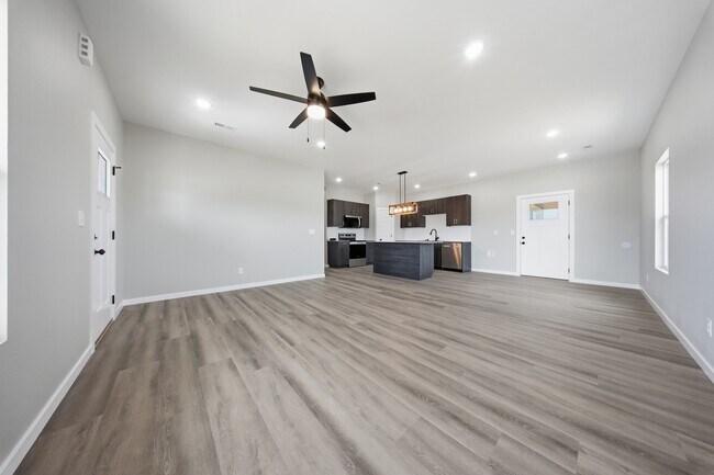 Building Photo - 870 s Orchard Way