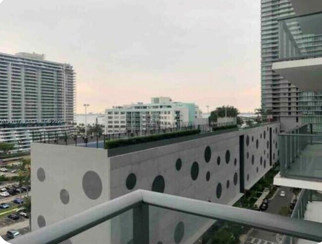 Building Photo - 501 NE 31st St