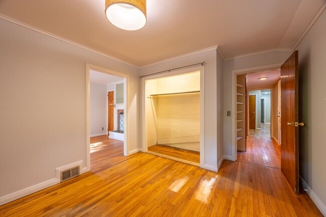 Building Photo - 3-Bedroom Ranch with Updated Kitchen