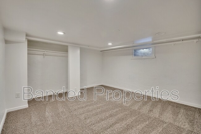 Building Photo - 741 E Center St