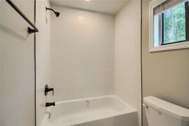 Building Photo - 1052 Indian Hills Pkwy NE