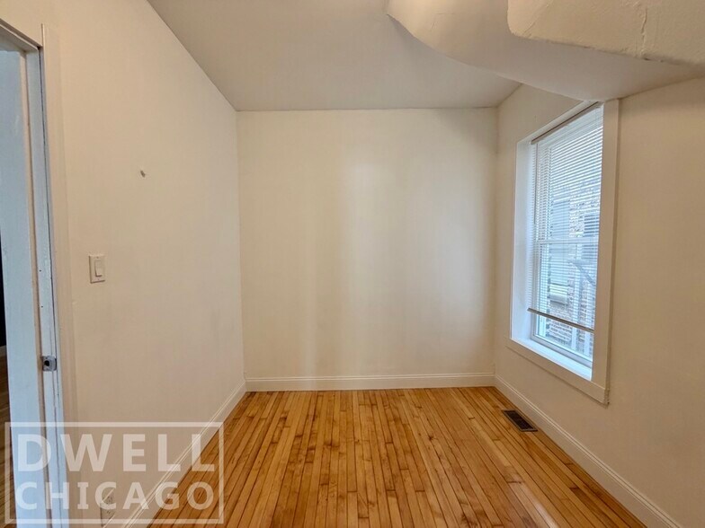 Building Photo - 731 N Christiana Ave