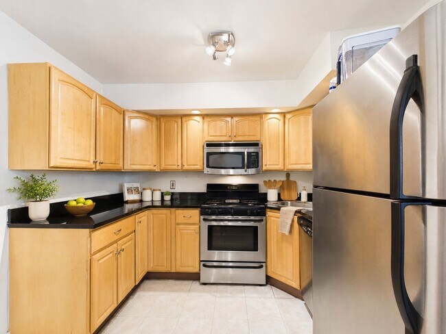 Building Photo - 558 N 17th St