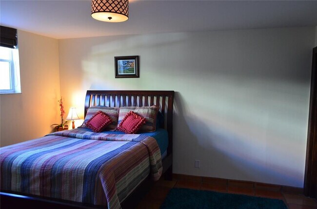 Building Photo - 5300 NE 24th Terrace