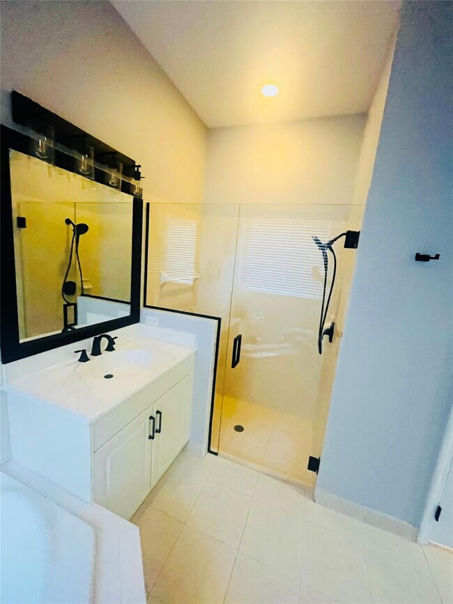 Building Photo - 12200 NW 77th Manor