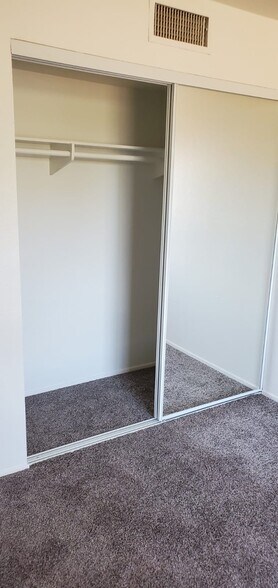 bedroom closet - 3955 Faircross Plz