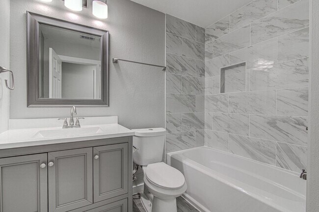 Building Photo - 1603 Dale Cove