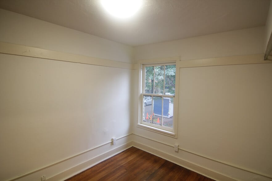 Building Photo - 425 Biddle Ave