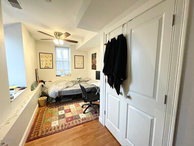 Building Photo - 800 Parker St