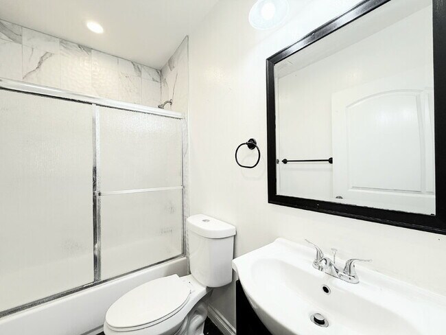 Building Photo - 114 W 50th St