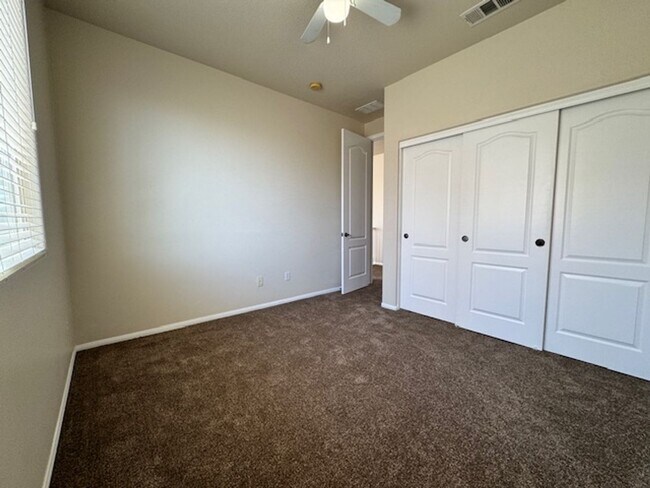 Building Photo - Gorgeous Westside 5 + 3 With Solar - $3800