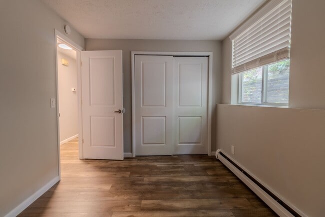 Building Photo - Effortless Living, Exceptional Location