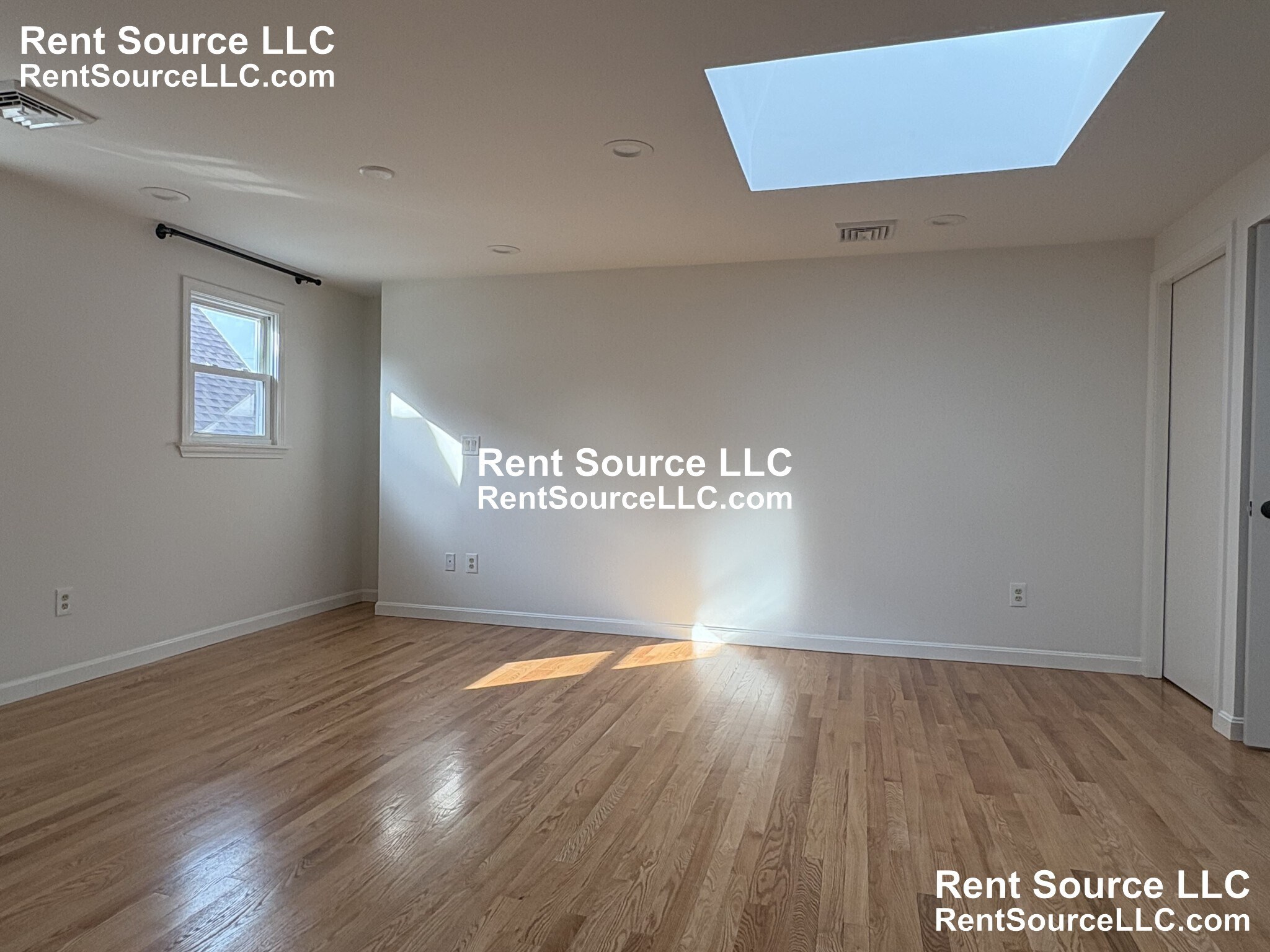 Building Photo - 52 Cotting St