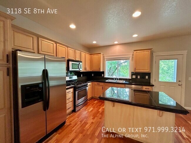 Building Photo - 3118 SE 8th Ave