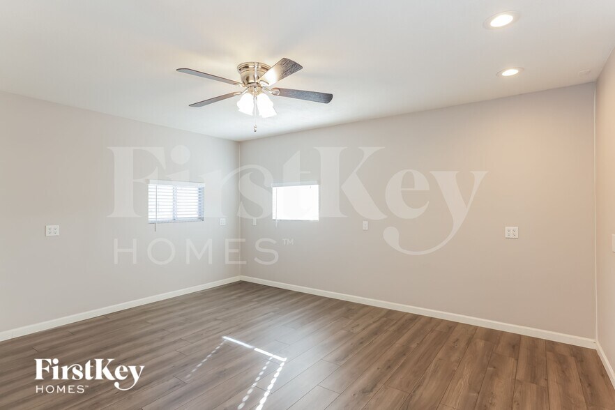 Building Photo - 4426 W Crocus Dr