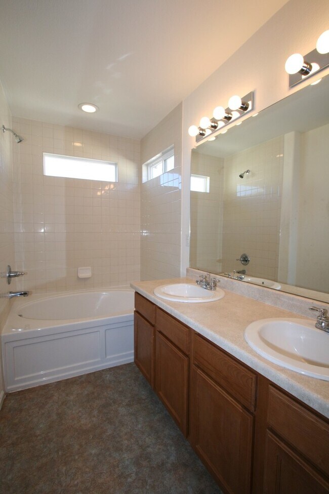 Building Photo - Beautiful 4 bedroom home available in Peyton!