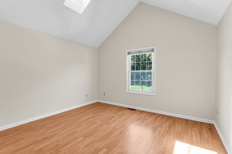 Building Photo - 62 Manorwood Dr
