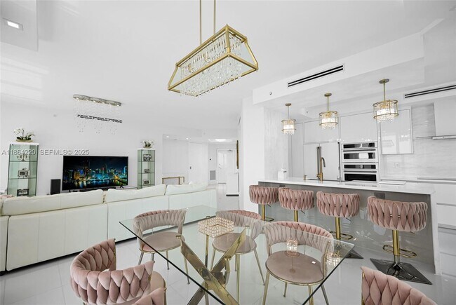 Building Photo - 16485 Collins Ave