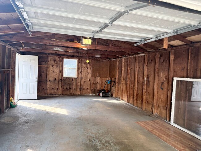 Building Photo - 1827 Culbertson Ave