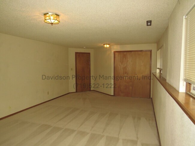 Building Photo - Stunning 4 Bedroom House in West Colorado ...