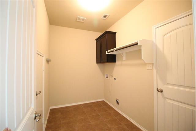 Building Photo - 2101 Hickory Trail