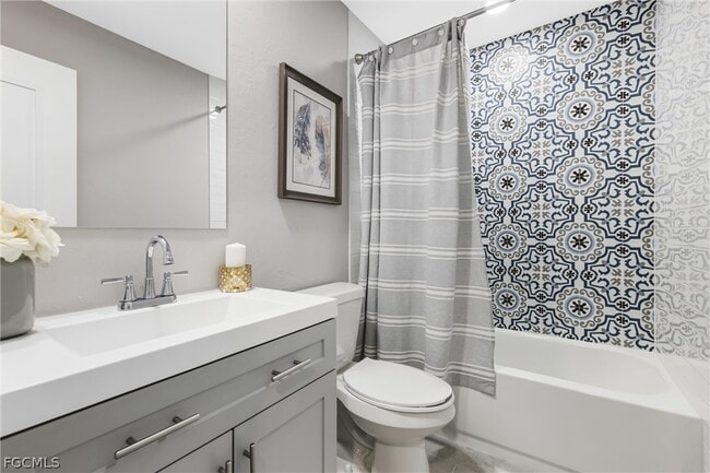 Building Photo - 1003 April Ln