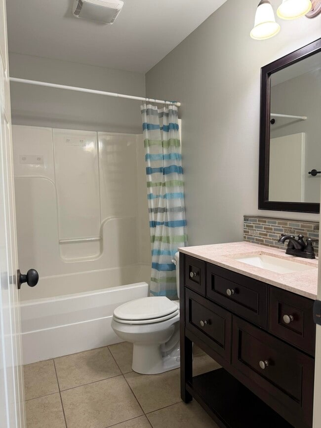 Building Photo - 1725 NE Stone Castle Dr