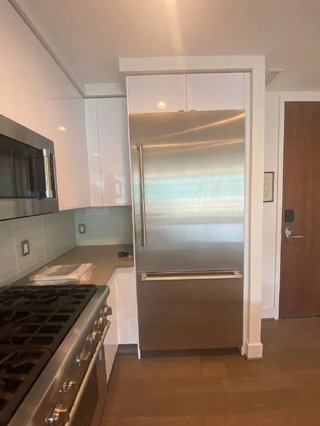 Building Photo - FURNISHED OR UNFURNISHED! One of the Most Desirable Locations On the Wharf!  1 Bed at the VIO! Av...