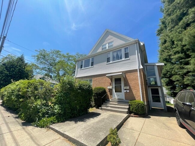 Primary Photo - 29 Churchill St