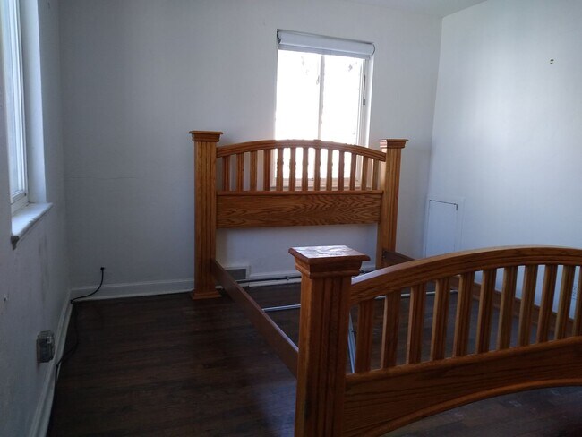 Building Photo - 2128 Hooker St