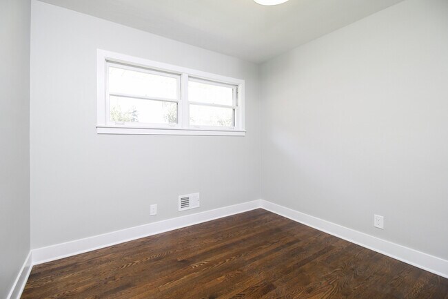 Building Photo - 605 N Wille St