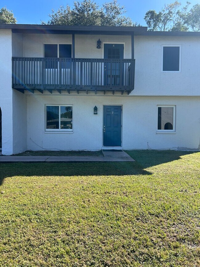 Building Photo - 2 bed 1 Bath Condo
