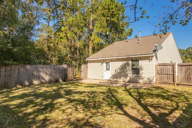 Building Photo - 10545 Bay Tree Dr