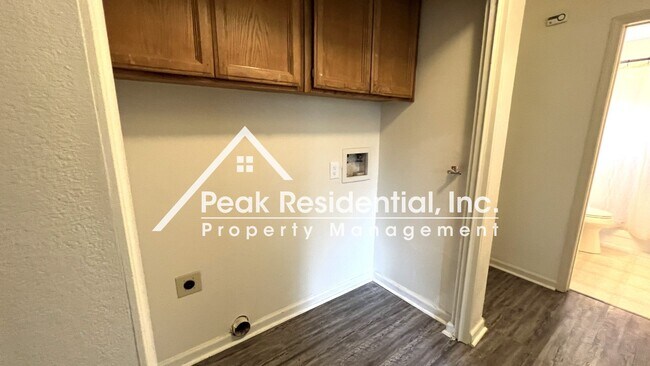 Building Photo - Very Nice 3bd/2ba Citrus Heights Home with 2 Car Garage - Must See!