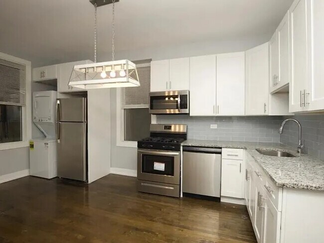 Building Photo - 2657 N Ridgeway Ave