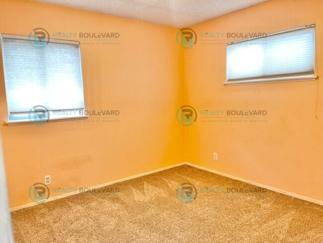 Building Photo - Cozy 3-Bedroom Home with Fenced Yard and G...