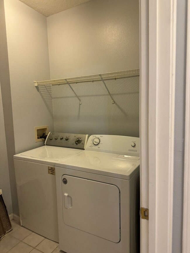 Building Photo - 2 BED 2 BATH CONDO CAPRI AT HUNTERS CREEK