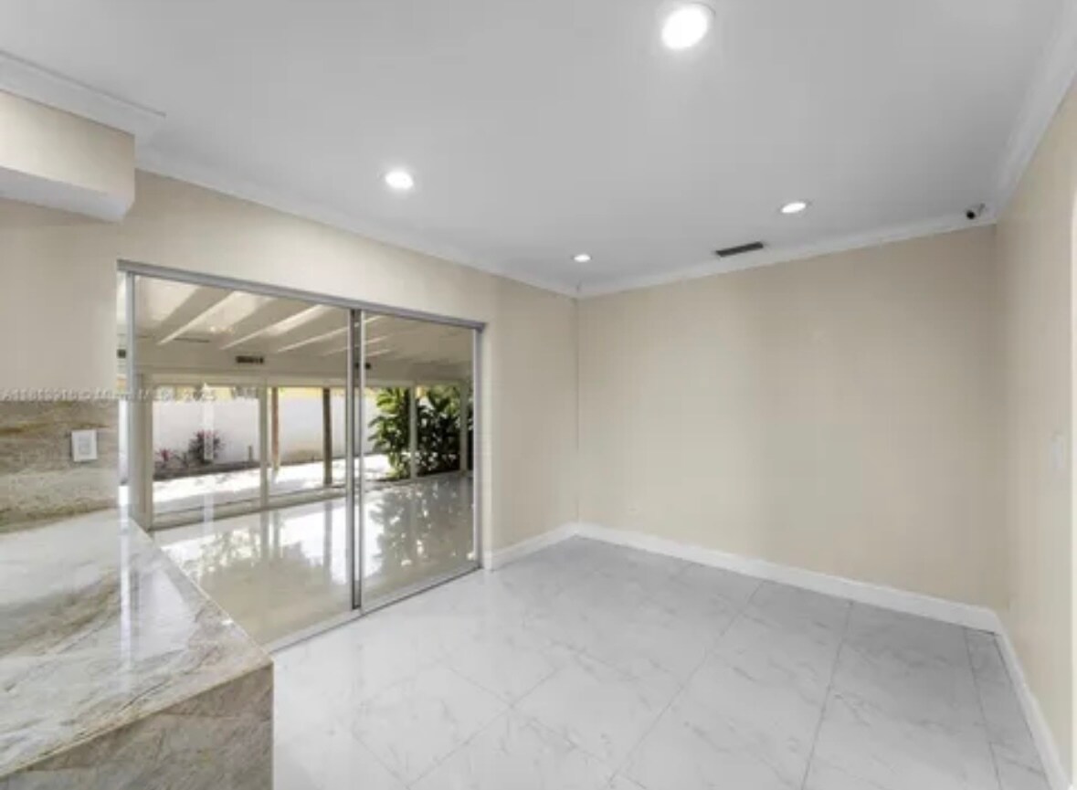 Building Photo - 1705 SW 102nd Ct