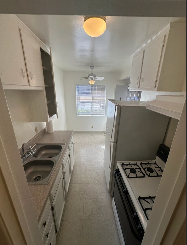 Building Photo - 72 S Parkwood Ave