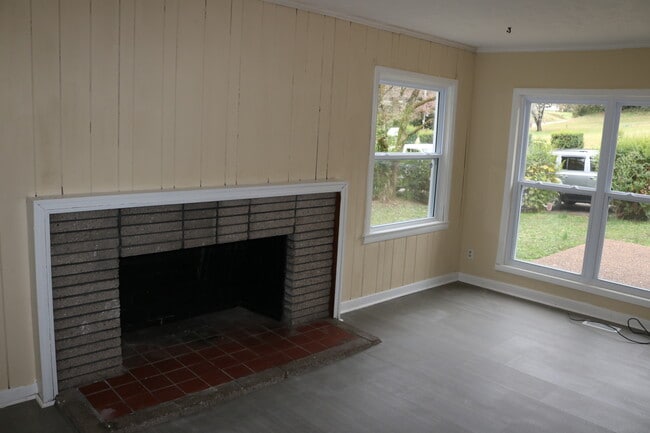 Building Photo - 2301 Brooks Ave