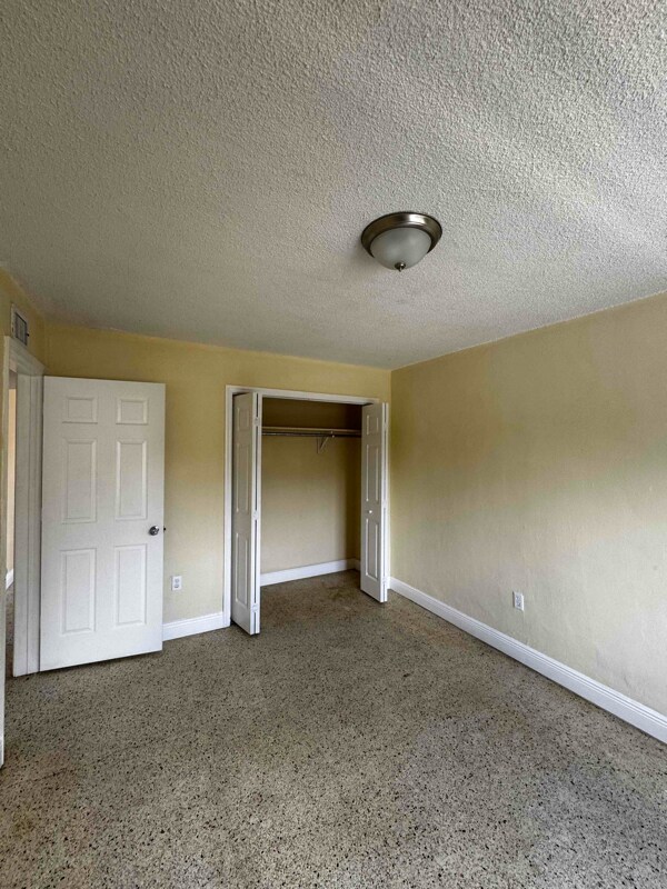 Building Photo - 944 NW 6th St